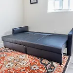 Private Stylish Studio, Near Csun, Fast Wi-Fi