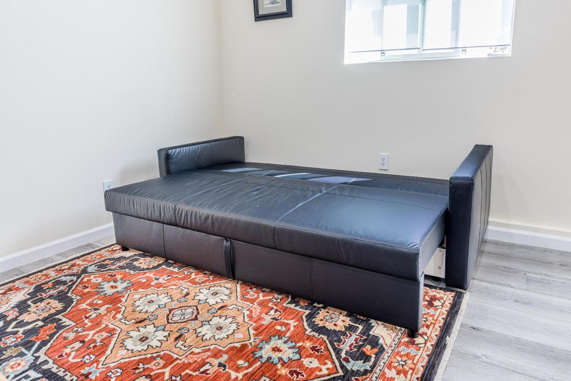 Holiday home Private Stylish Studio, Near Csun, Fast Wi-fi