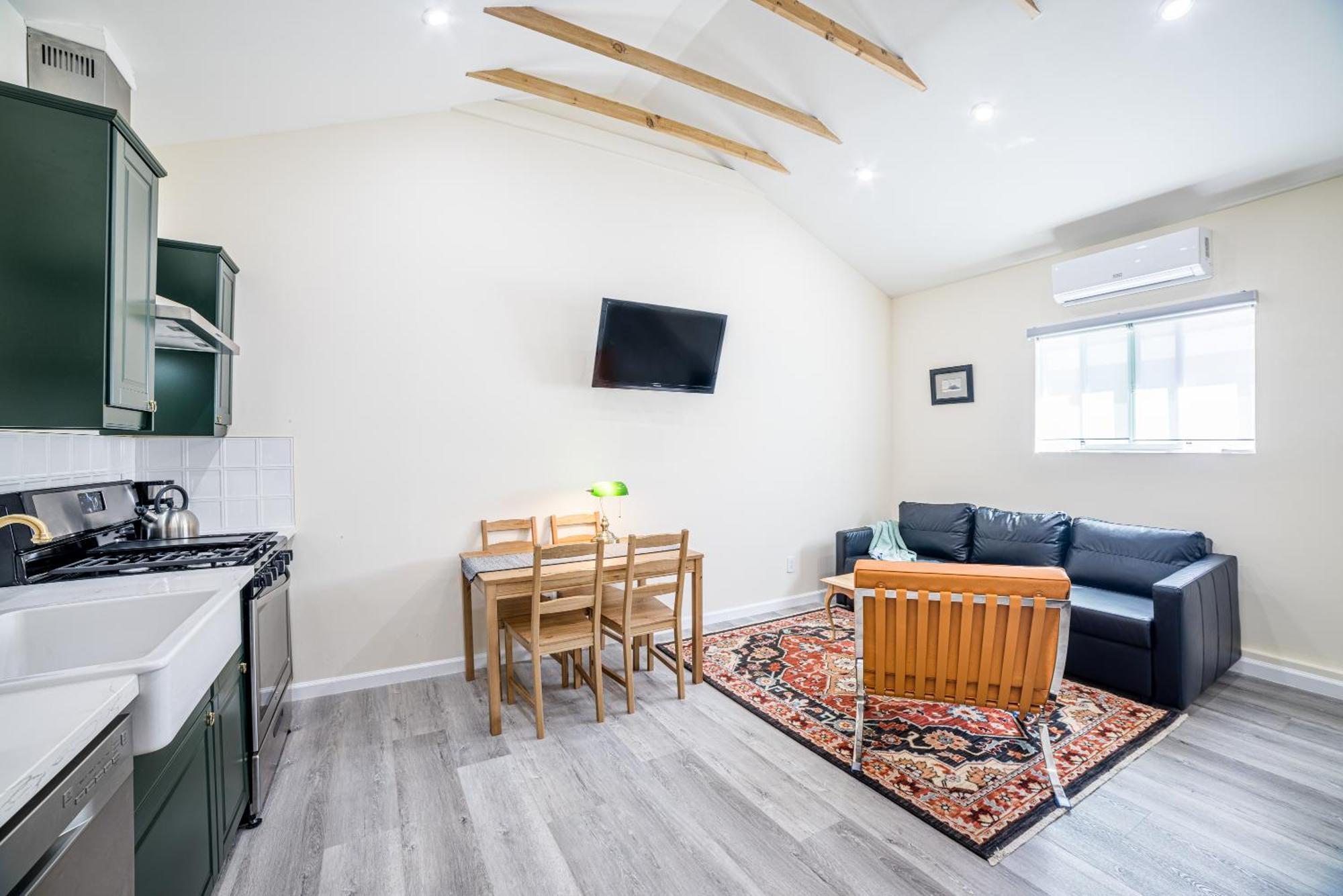 Private Stylish Studio, Near Csun, Fast Wi-fi Casa vacanze