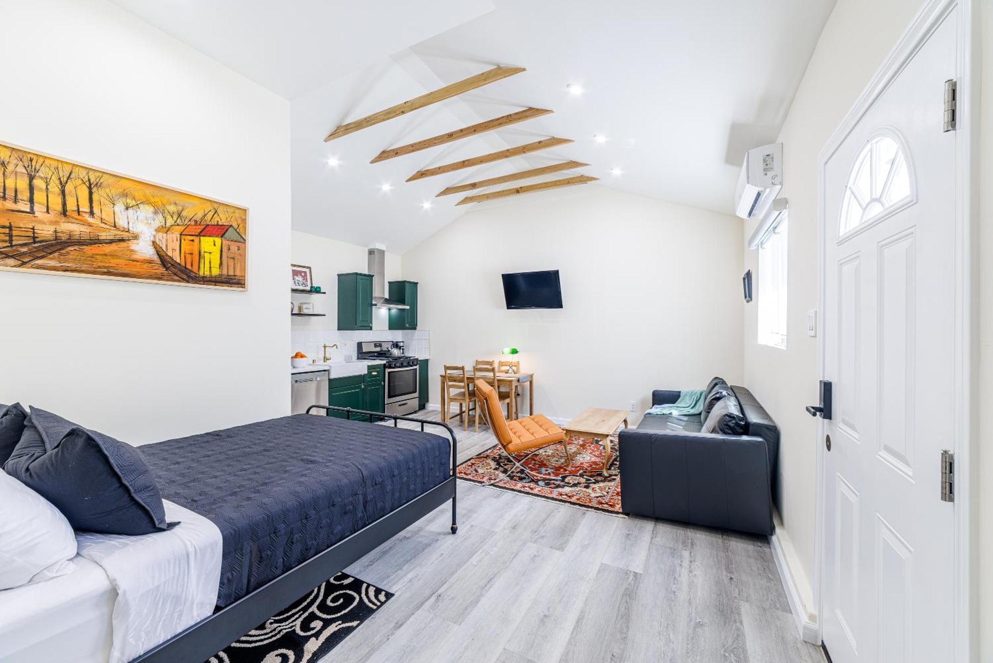 Casa vacanze Private Stylish Studio, Near Csun, Fast Wi-fi